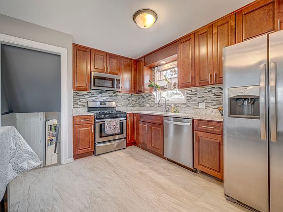 4th image of 1520 Indian Hill Dr