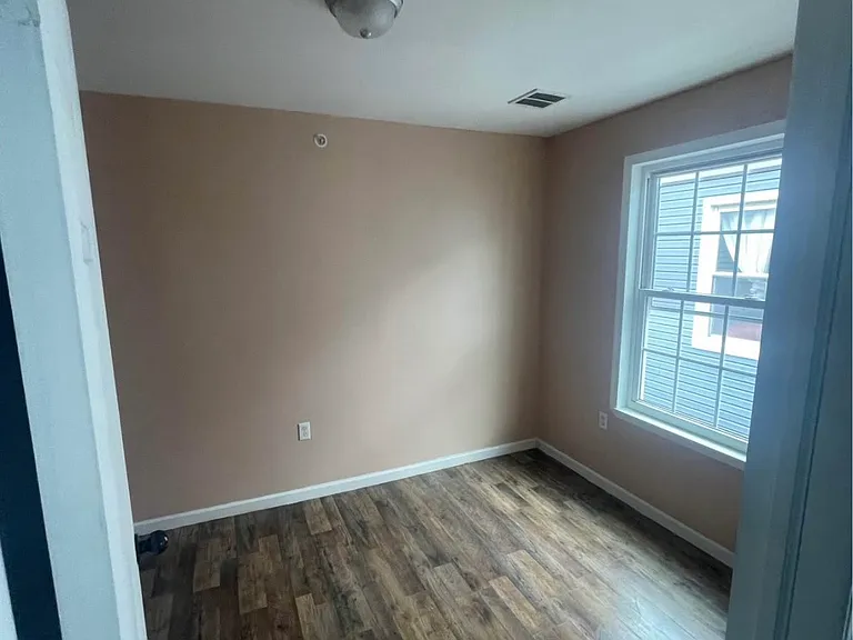 240 Maple St #3 — Photo 15