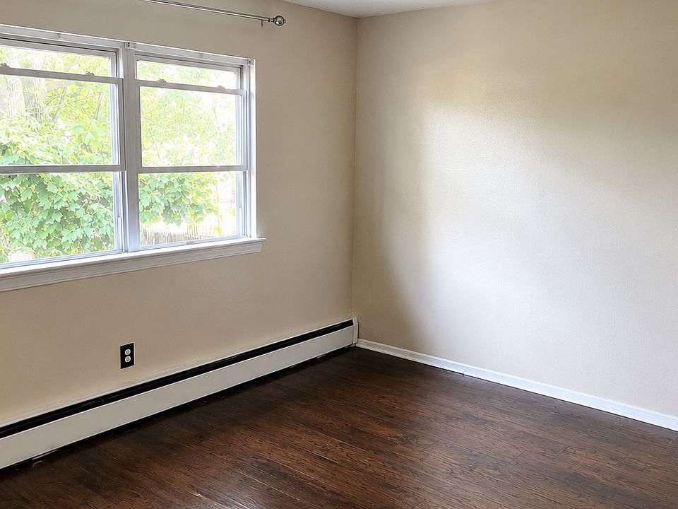 1st image of 916 Stuyvesant Ave APT V2