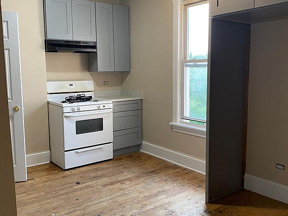 2nd image of 4140 W Grenshaw St #2M