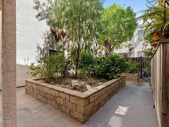 5th image of 11939 Weddington St Unit 310
