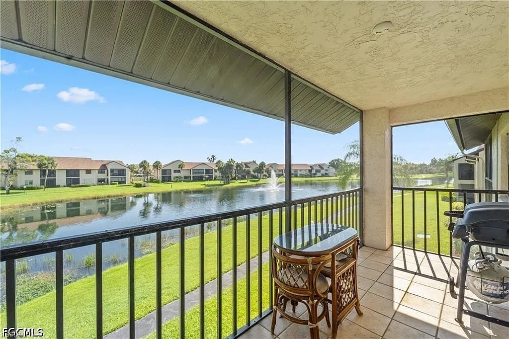 2 bed, 2.0 bath, 1043 sqft, $1,700 — Photo 2