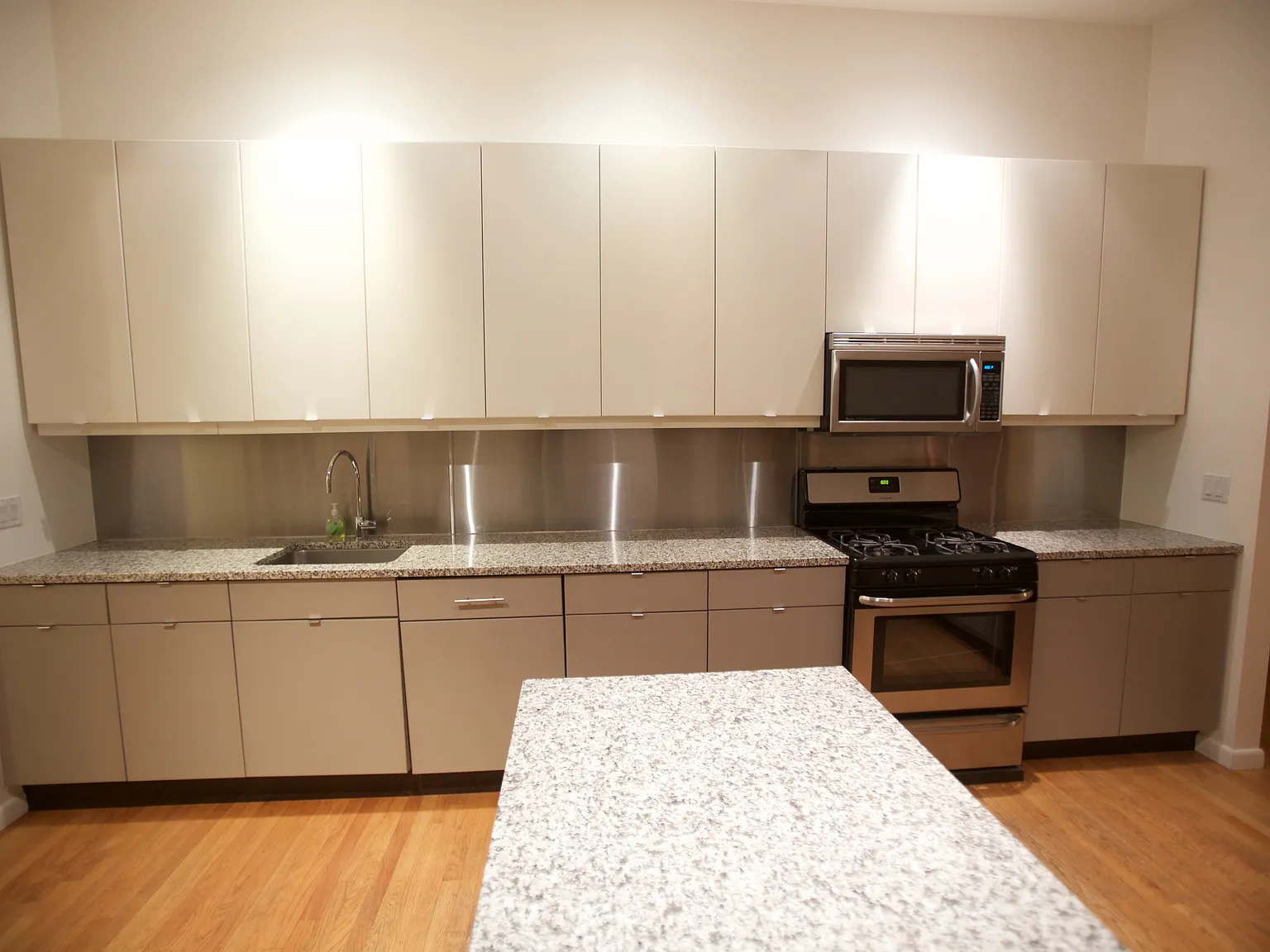 4 bed, 2035 sqft, $4,500 — Photo 4