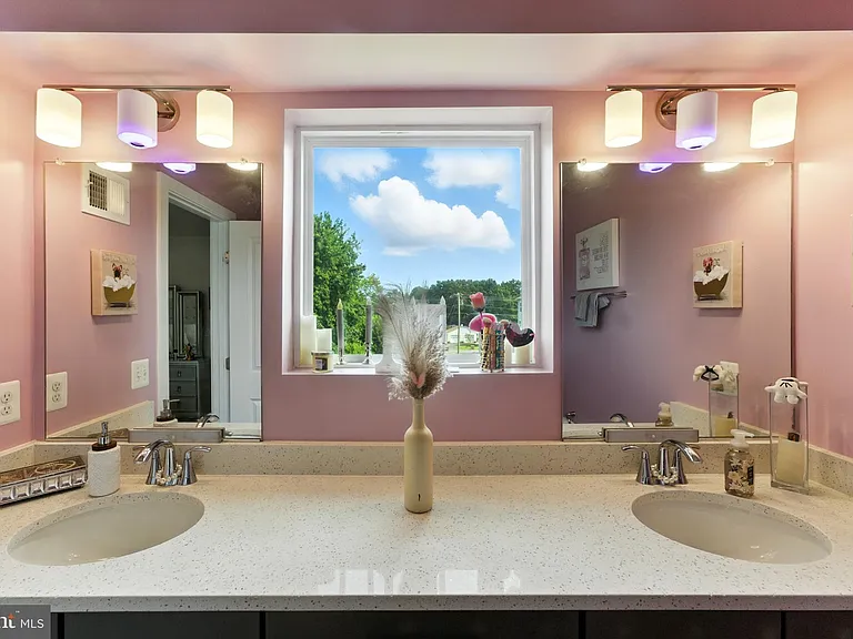 406 Honeyberry Ln — Photo 23