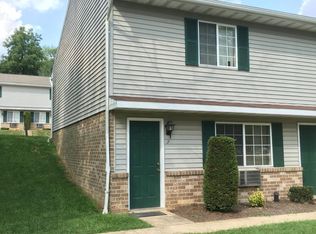 613 Country Club Rd APT F, Red Lion, PA 17356