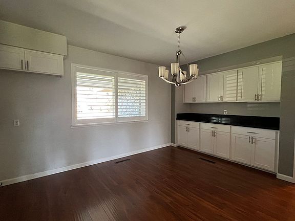 5th image of 1081 W Stuart Ave