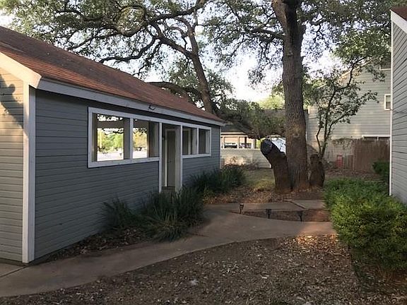 3rd image of 7003 Woodhue Dr