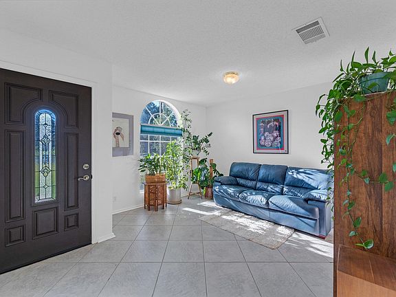 5th image of 302 Debora Dr