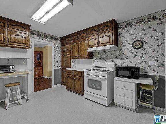 5th image of 800 28th Ave NE