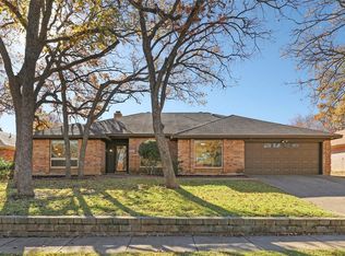301 Heneretta Dr, Hurst, TX 76054
