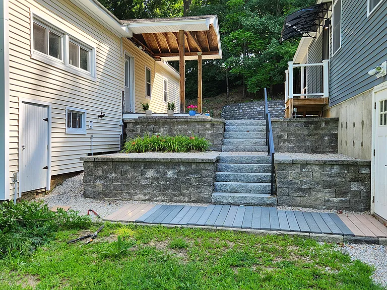 625 Douglas St — Photo 2