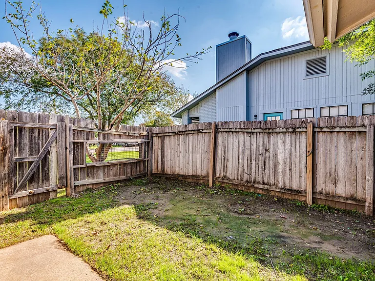 1110 Hyridge St — Photo 16