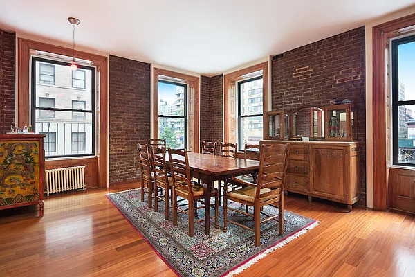 Sold by Vertex Realty Group LLC | media 5