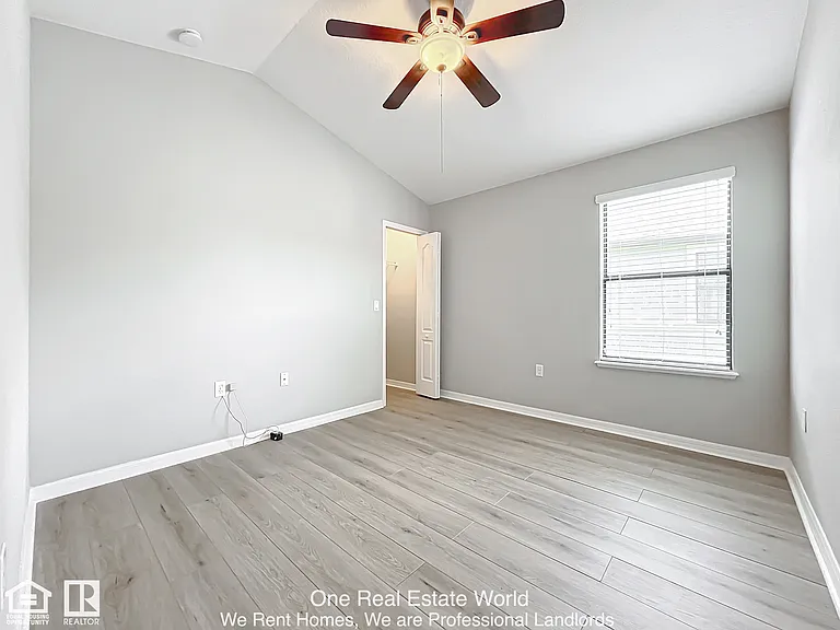 5361 Windsor Lake Cir — Photo 14