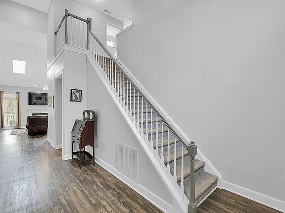 4th image of 16 Jade Tree Ct