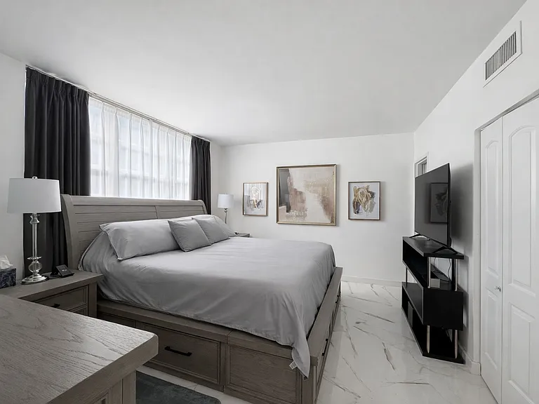 999 Brickell Bay Dr #710 — Photo 4