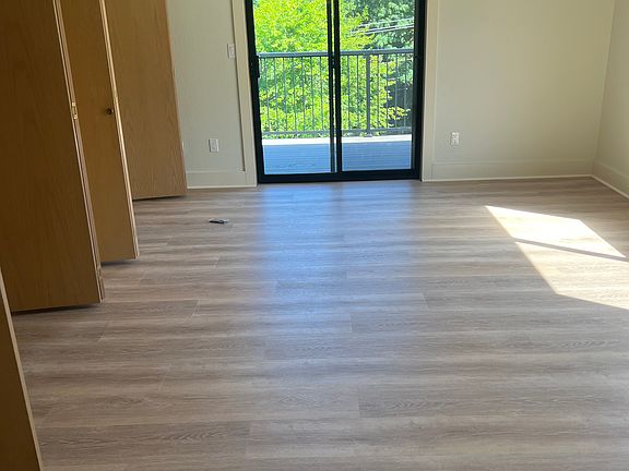 3rd image of 10425 9th Pl SE