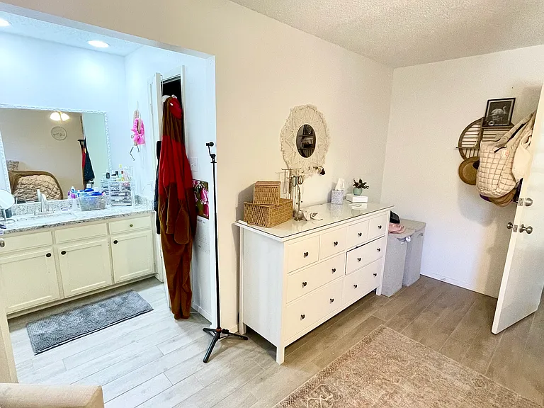 3146 Rogers Ave — Photo 5