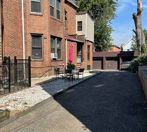 3rd image of 637 E 219th St