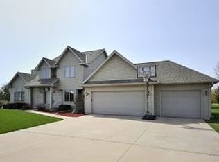 361 Brookview Dr, Luxemburg, WI 54217