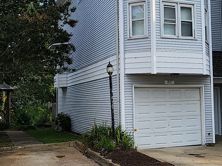 801 Baltic Walk — Photo 24