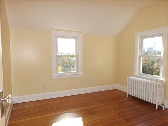 4th image of 24 Beechwood Ave