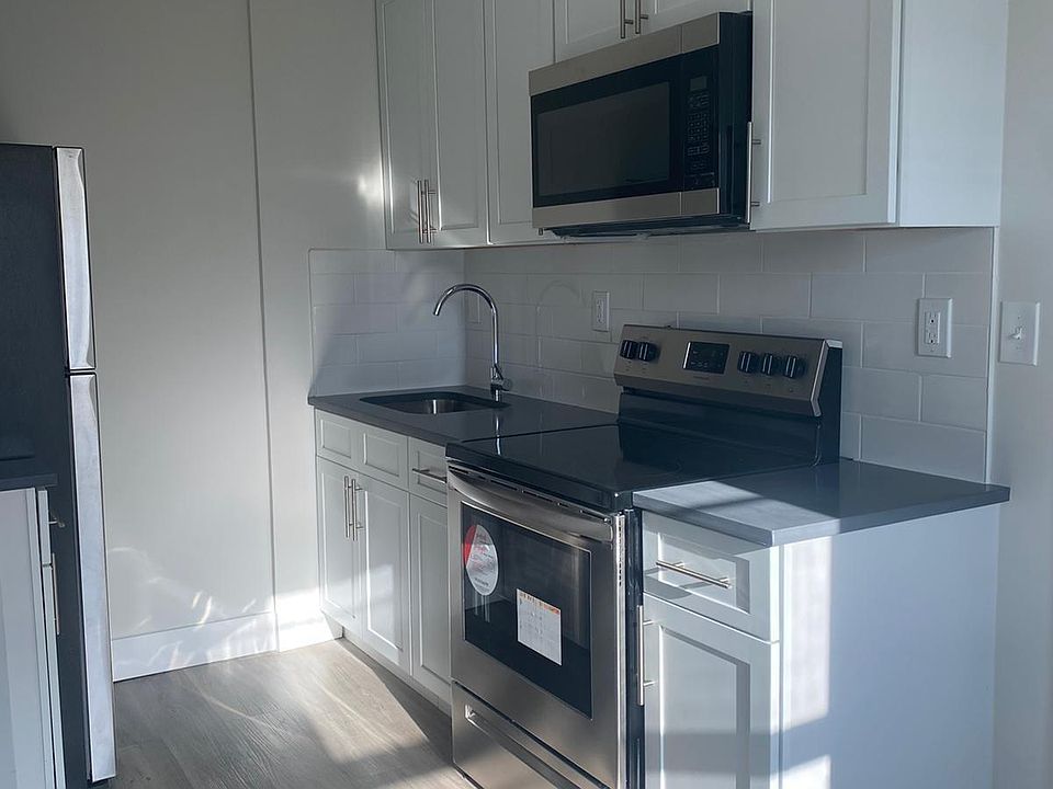 2nd image of 5 Frederick St #D52
