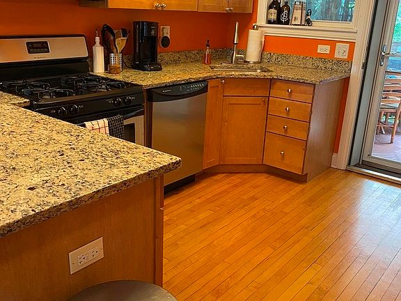 3rd image of 4646 N Winchester Ave #3