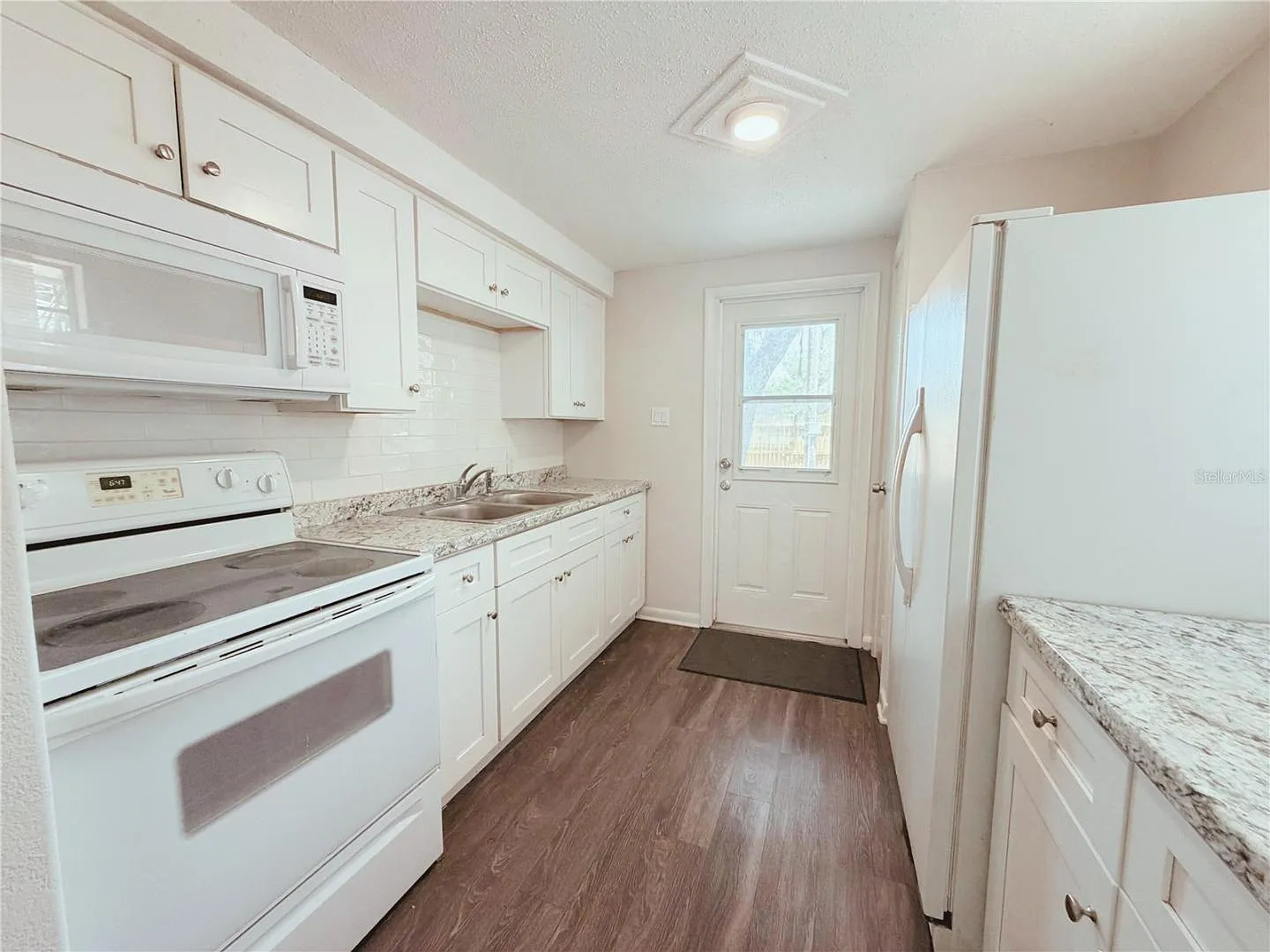 5303 Oakwood Ct — Photo 2