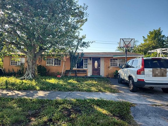 3rd image of 1350 NW 171st St