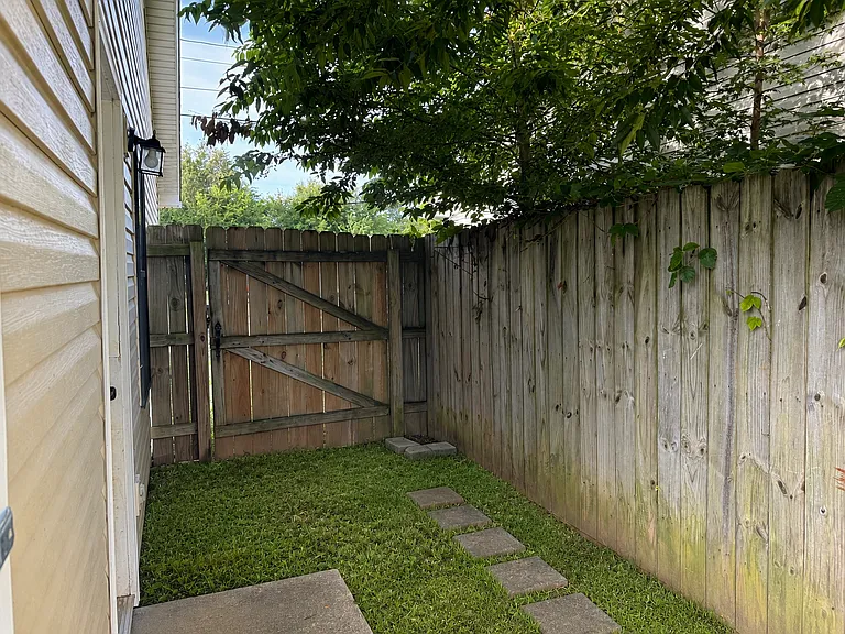 1108 Keith Ave — Photo 2