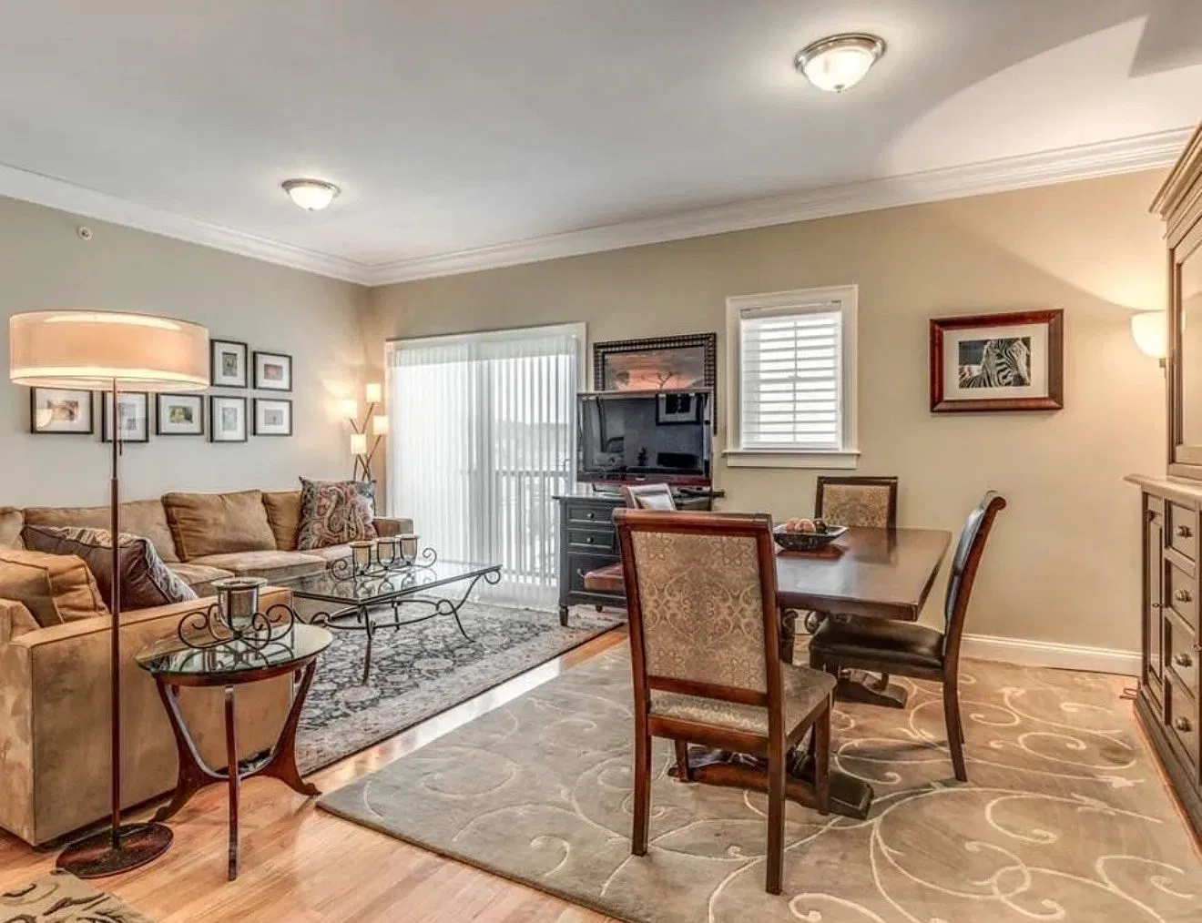 2 bed, 2.0 bath, 940 sqft, $3,000 — Photo 3