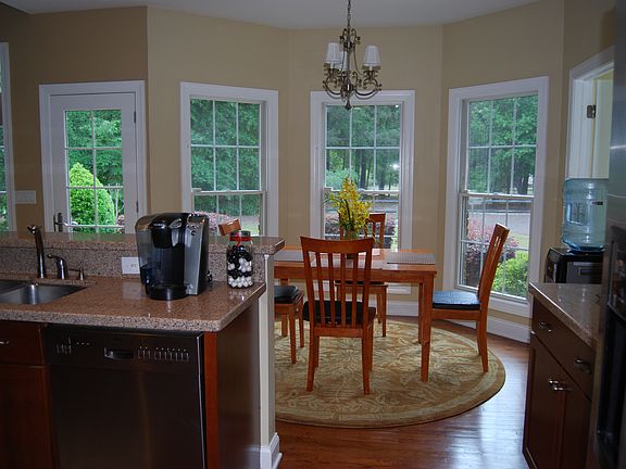 4th image of 15 Glen Meadow Ct