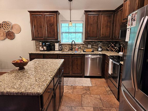 4th image of 12 Morgan Ln