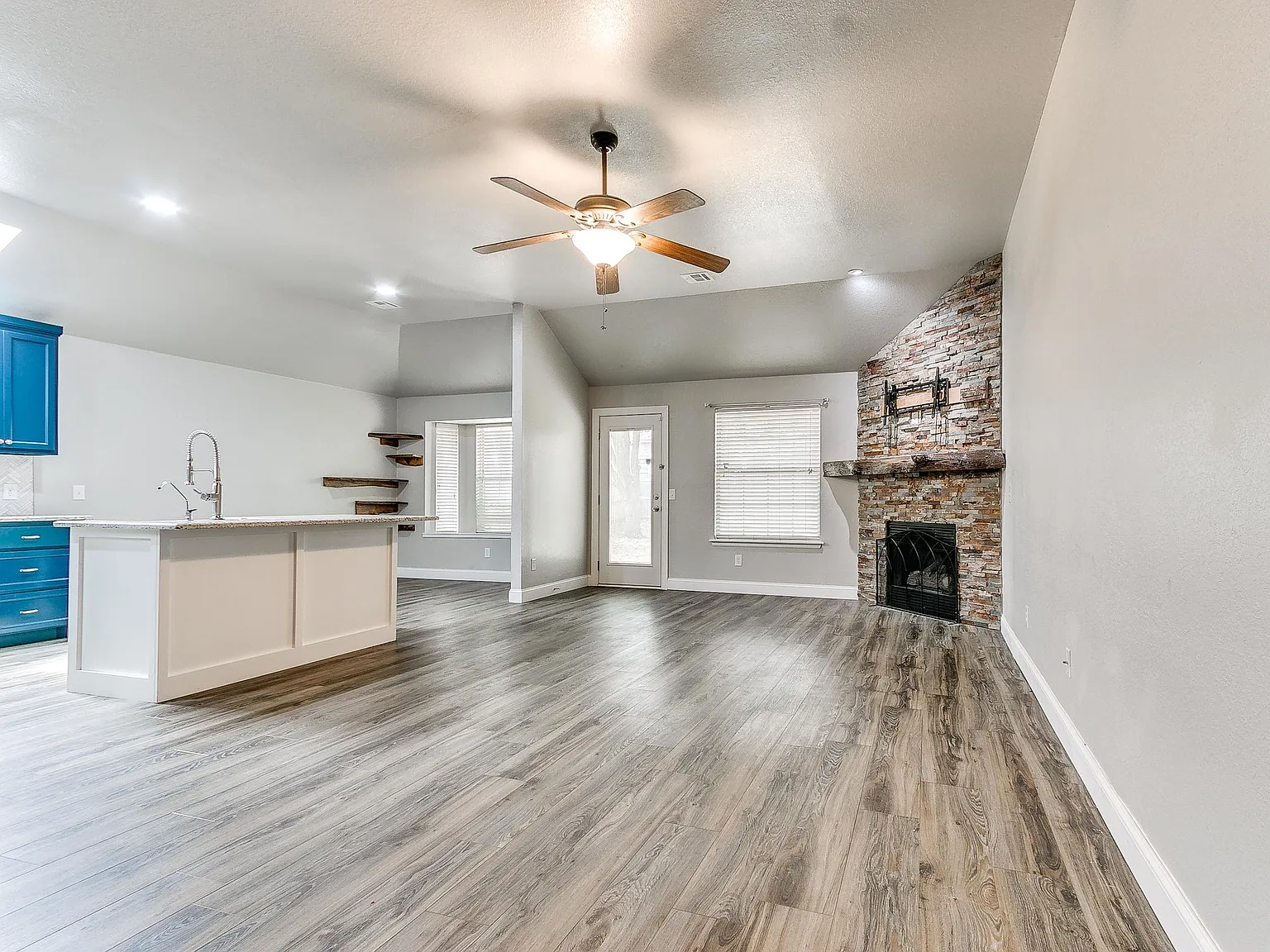 3 bed, 1562 sqft, $2,200 — Photo 4