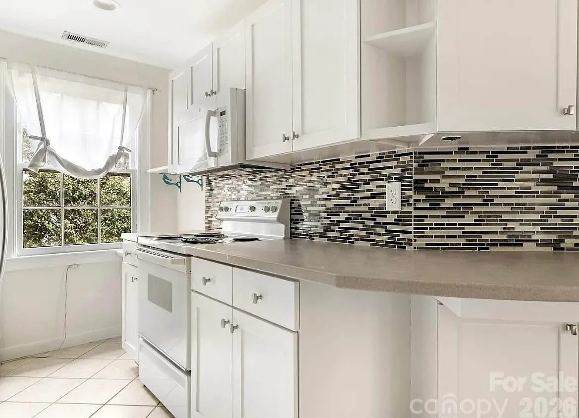 2 bed, 804 sqft, $1,900 — Photo 4