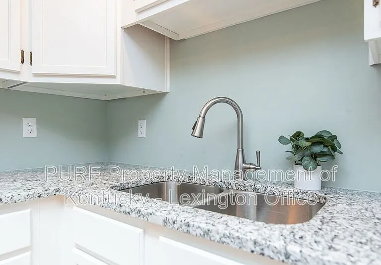 720 E Main St #2 — Photo 12