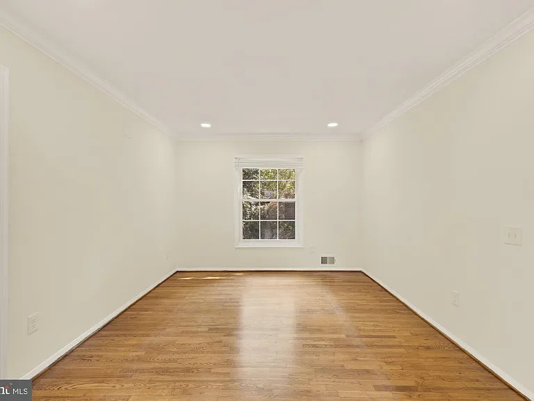 8416 Fox Run — Photo 10