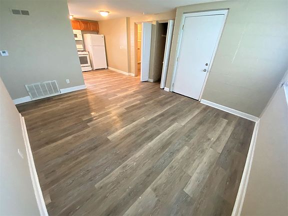 3rd image of 292 Broadmeadows Blvd APT A