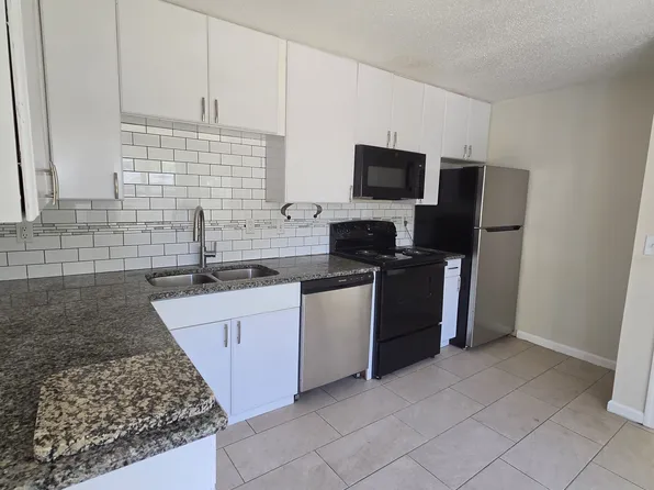 5610 16th St W #B, Bradenton, FL 34207