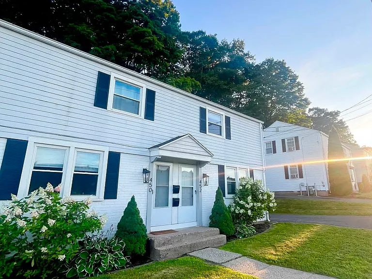 452 Black Rock Ave — Photo 1