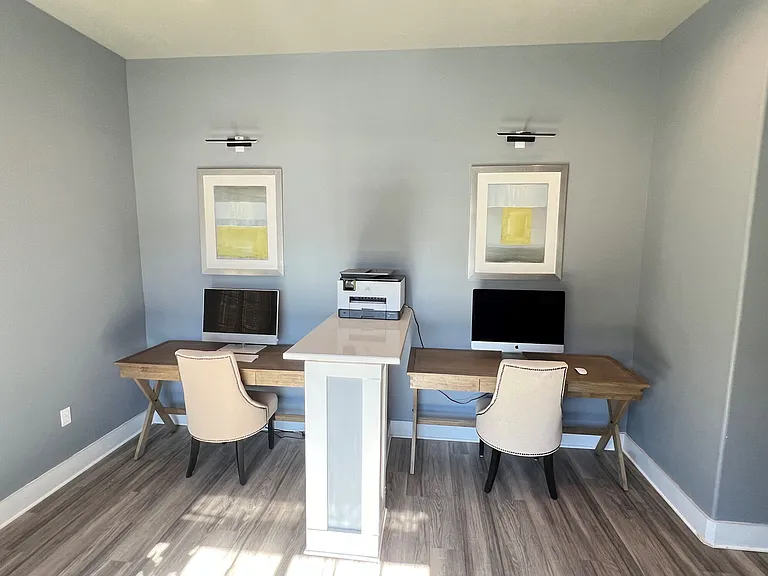 The Colony Luxury Apartments — Photo 11
