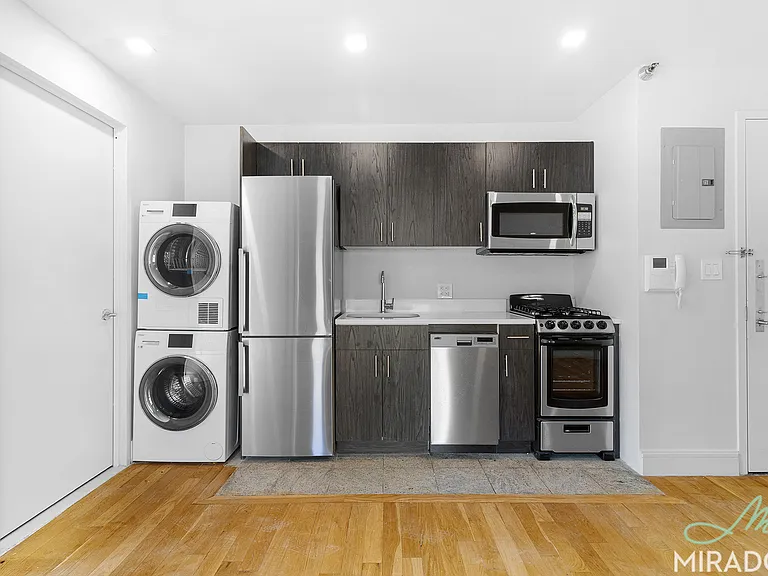 636 E 11th St #5F — Photo 3