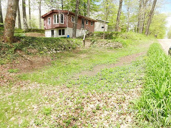 3rd image of 12740 Lakeview Dr NE