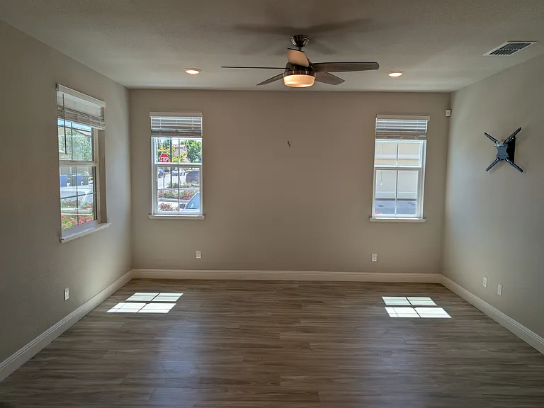 953 Posey St — Photo 25