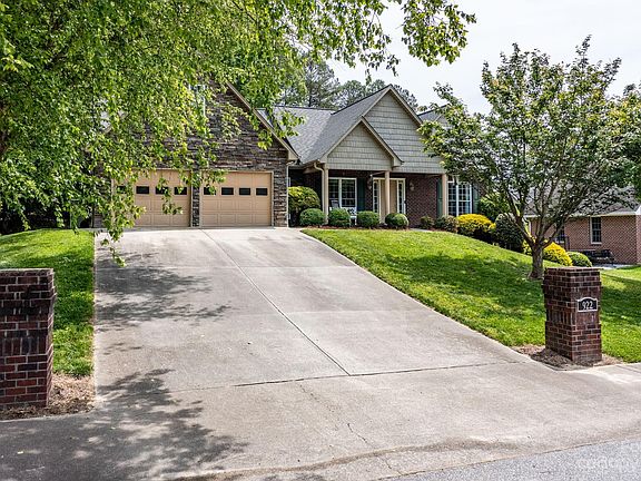 3rd image of 922 Barrington Dr NE #24/25