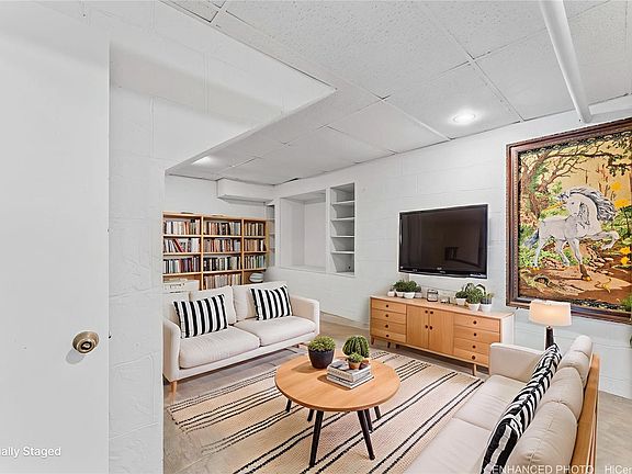 2nd image of 44-361 Nilu St #19/8