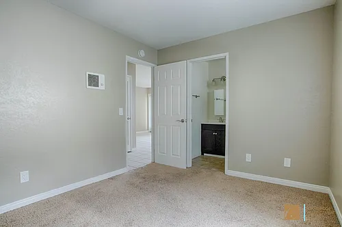 4255 Winona Ave Photo 1