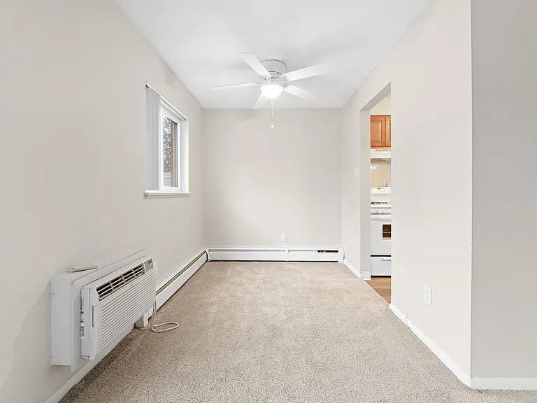 The Hillcrest Apartments — Photo 33