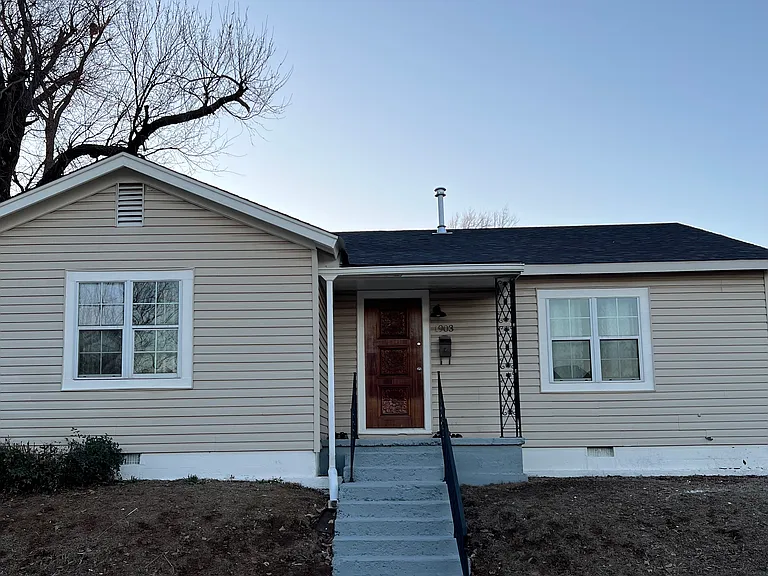 1903 W Noble Ave — Photo 1